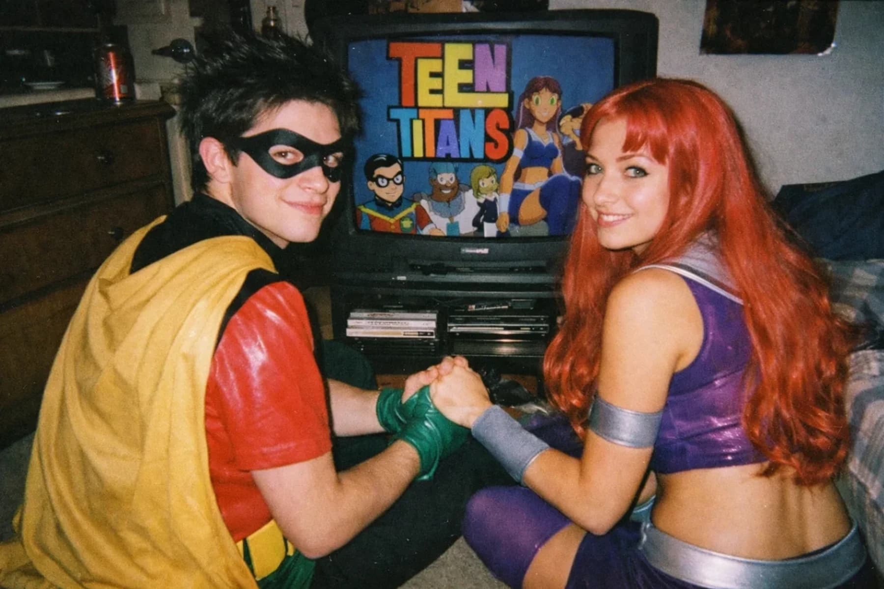 Robin and Starfire Watching TV